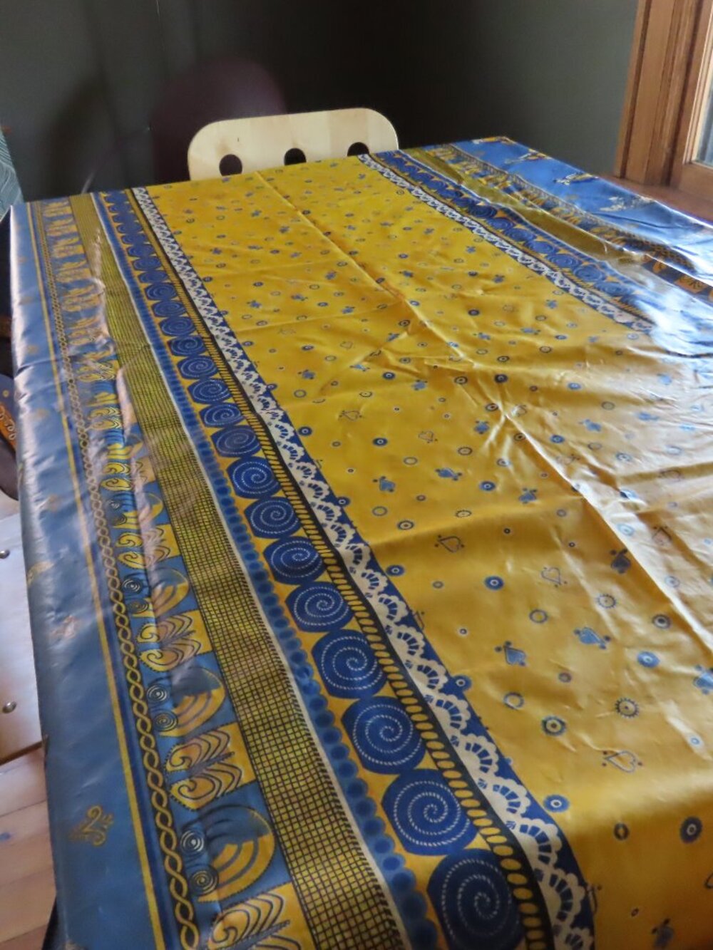VINTAGE FRENCH OIL CLOTH TABLECLOTH